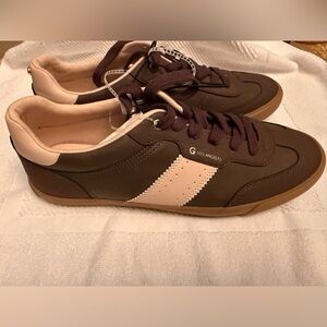 NWT Trendy GBG by Guess men’s brown & Tan faux leather Sneakers size 11